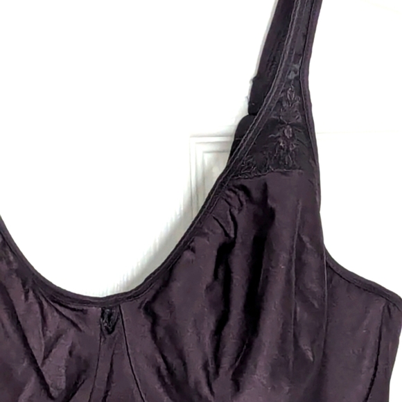 Bali (36D) Classic Black Bra With Floral Design On Straps - Picture 3 of 10